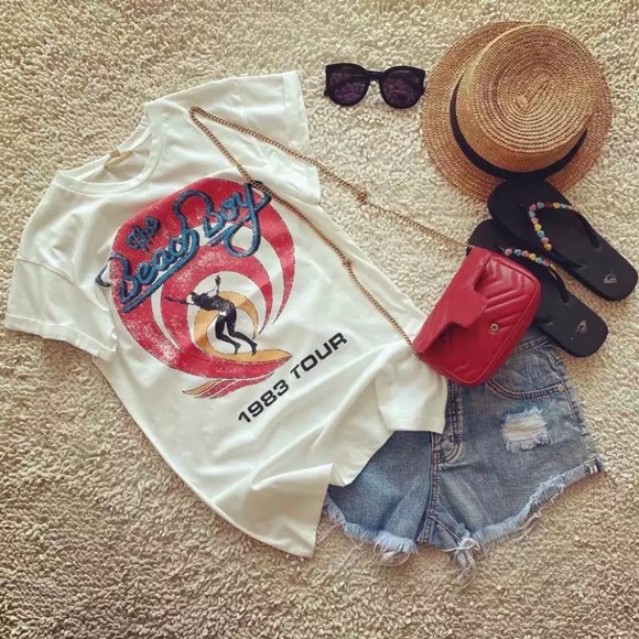 SOLD OUT The Beach Boys 1983 Tour Graphic Band Music Tee - Picture 4 of 5